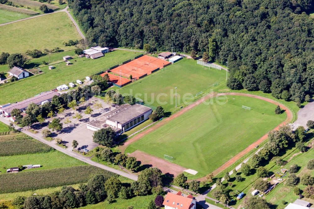 Luftaufnahme Rastatt - Ensemble der Sportplatzanlagen des F.V. Germania Rauental 1919 e.V. im Ortsteil Rauental in Rastatt im Bundesland Baden-Württemberg, Deutschland