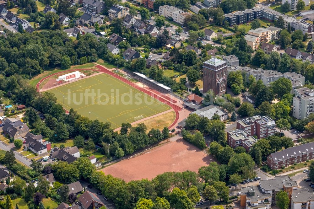 Bochum aus der Vogelperspektive: Ensemble der Sportplatzanlagen an der Glücksburger Straße in Bochum im Bundesland Nordrhein-Westfalen, Deutschland