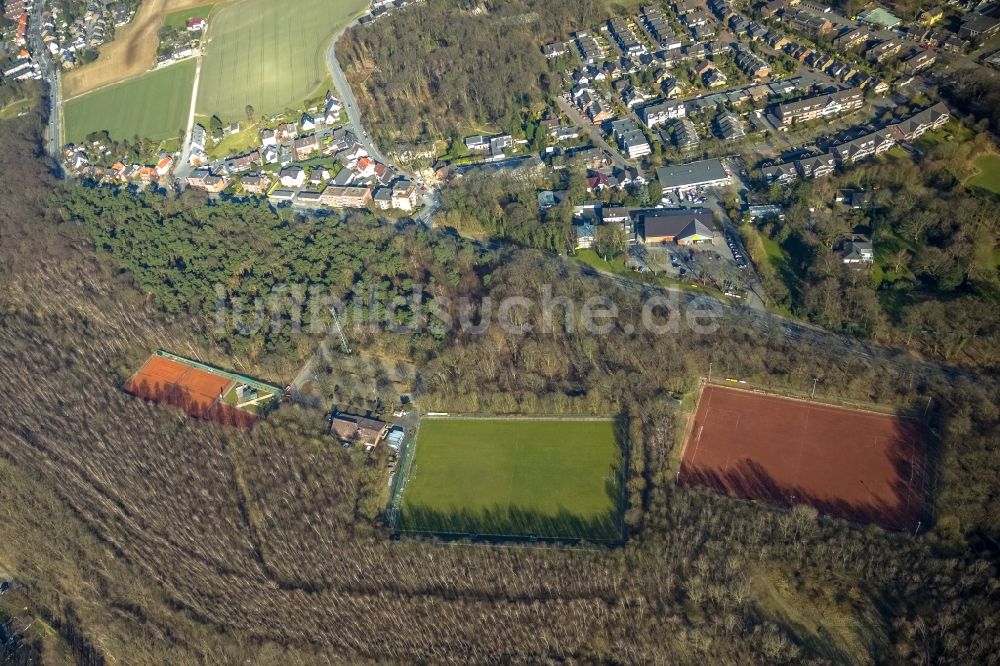 Dinslaken von oben - Ensemble der Sportplatzanlagen an der Gärtnerstraße in Dinslaken im Bundesland Nordrhein-Westfalen, Deutschland