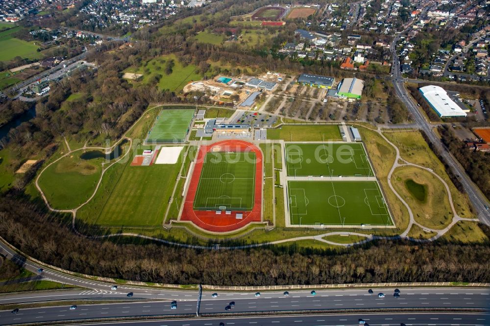 Moers von oben - Ensemble der Sportplatzanlagen GSV Moers Platzanlage am Solimare an der Filder Straße in Moers im Bundesland Nordrhein-Westfalen