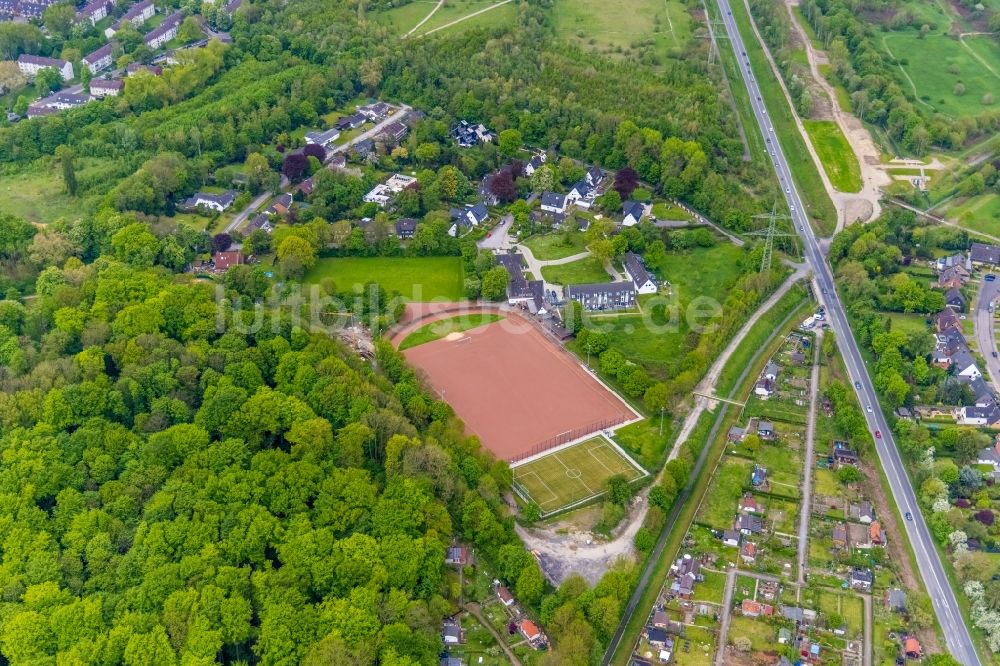 Gelsenkirchen von oben - Ensemble der Sportplatzanlagen am Halfmannsweg in Gelsenkirchen im Bundesland Nordrhein-Westfalen, Deutschland