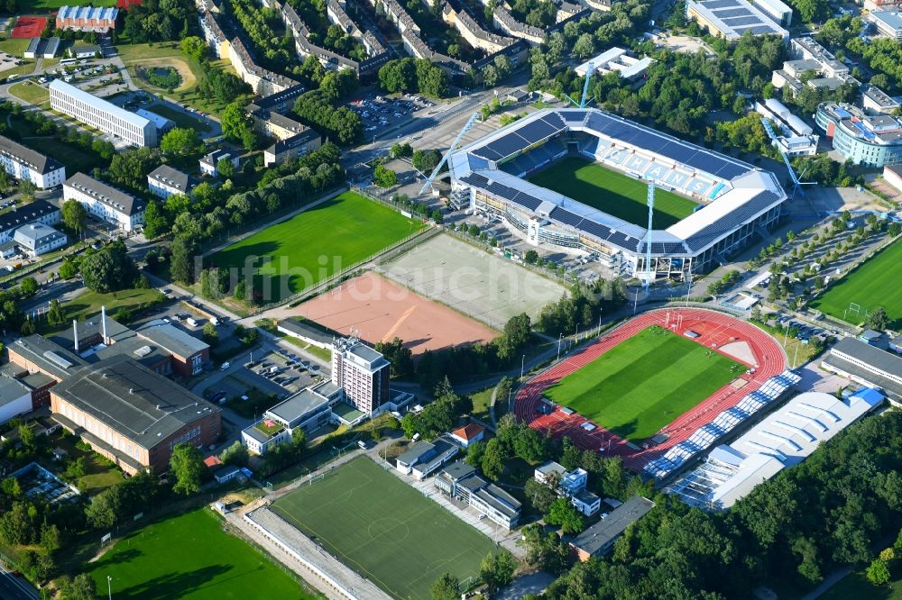 Luftbild Rostock - Ensemble der Sportplatzanlagen Hansaviertel in Rostock im Bundesland Mecklenburg-Vorpommern, Deutschland