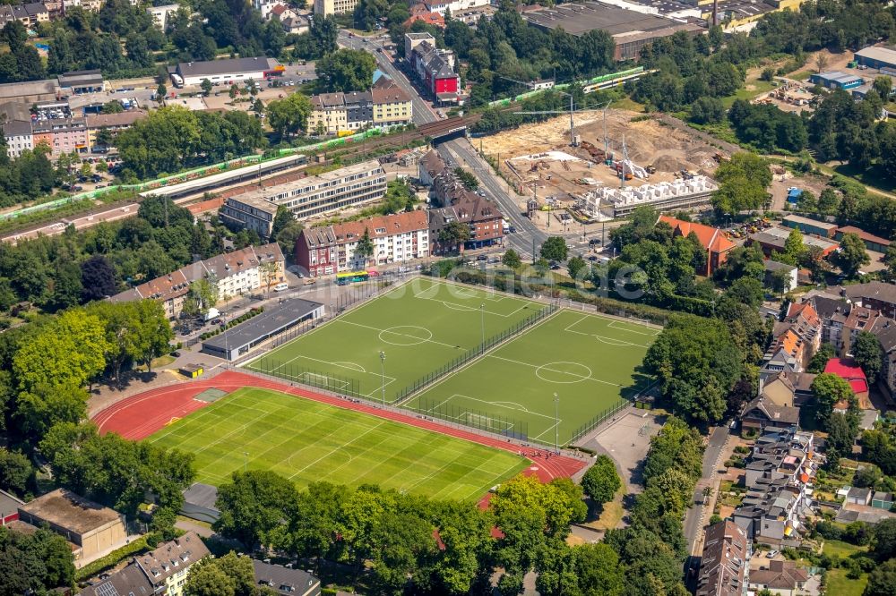 Luftbild Essen - Ensemble der Sportplatzanlagen an der Hövelstraße - Bäuminghausstraße in Essen im Bundesland Nordrhein-Westfalen, Deutschland