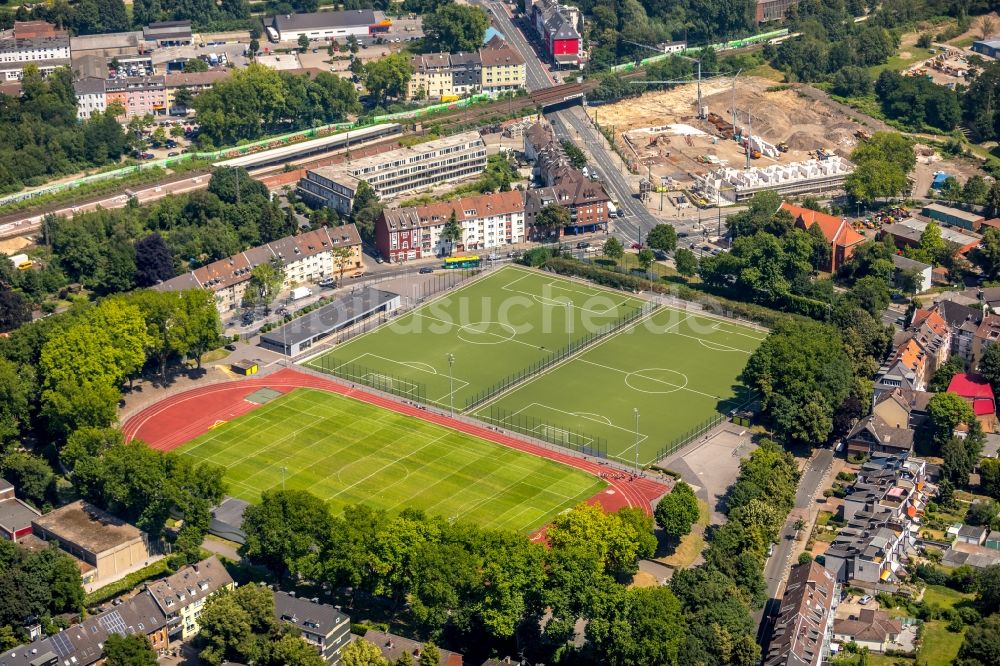 Luftaufnahme Essen - Ensemble der Sportplatzanlagen an der Hövelstraße - Bäuminghausstraße in Essen im Bundesland Nordrhein-Westfalen, Deutschland