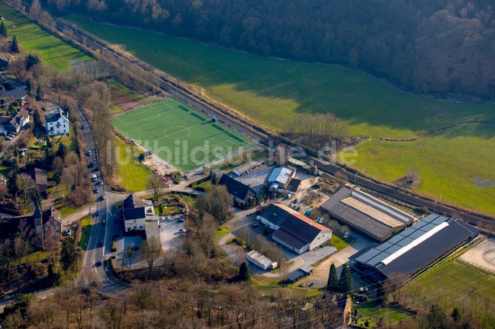 Hattingen von oben - Ensemble der Sportplatzanlagen Kohlenstraße in Hattingen im Bundesland Nordrhein-Westfalen