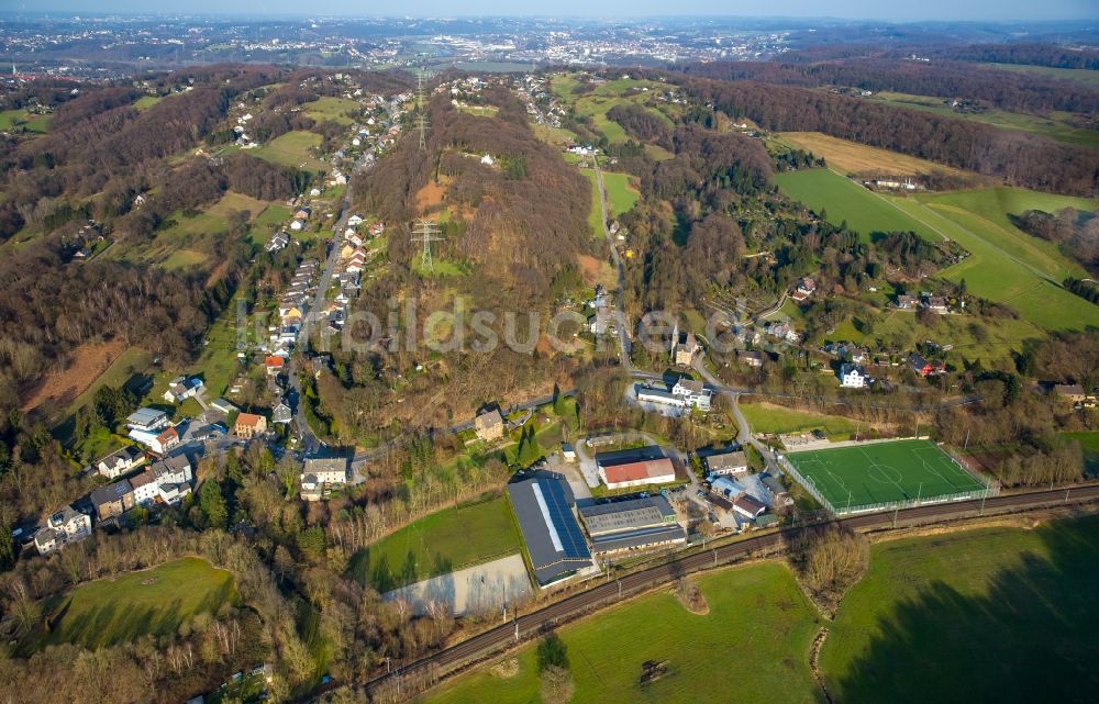 Hattingen aus der Vogelperspektive: Ensemble der Sportplatzanlagen Kohlenstraße in Hattingen im Bundesland Nordrhein-Westfalen