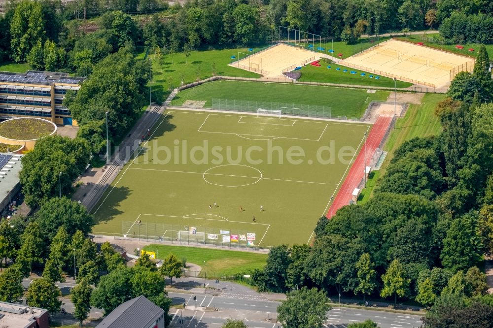 Gladbeck von oben - Ensemble der Sportplatzanlagen an der Konrad-Adenauer-Allee in Gladbeck im Bundesland Nordrhein-Westfalen - NRW, Deutschland