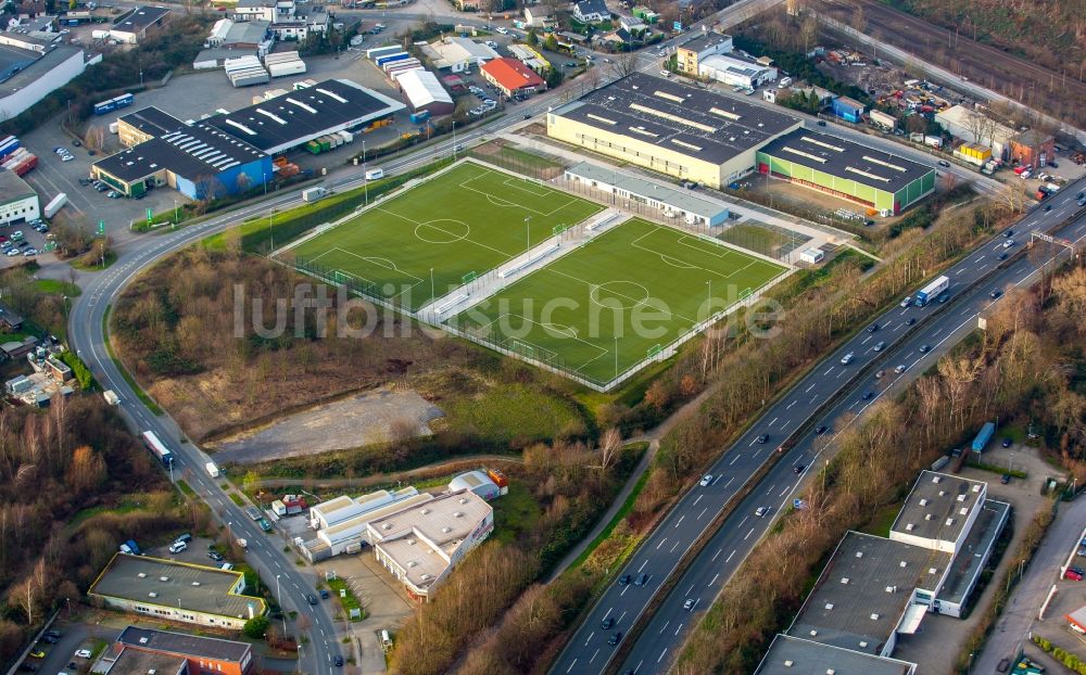 Luftaufnahme Mülheim an der Ruhr - Ensemble der Sportplatzanlagen - Kunstrasensportanlage Heißen in Mülheim an der Ruhr im Bundesland Nordrhein-Westfalen