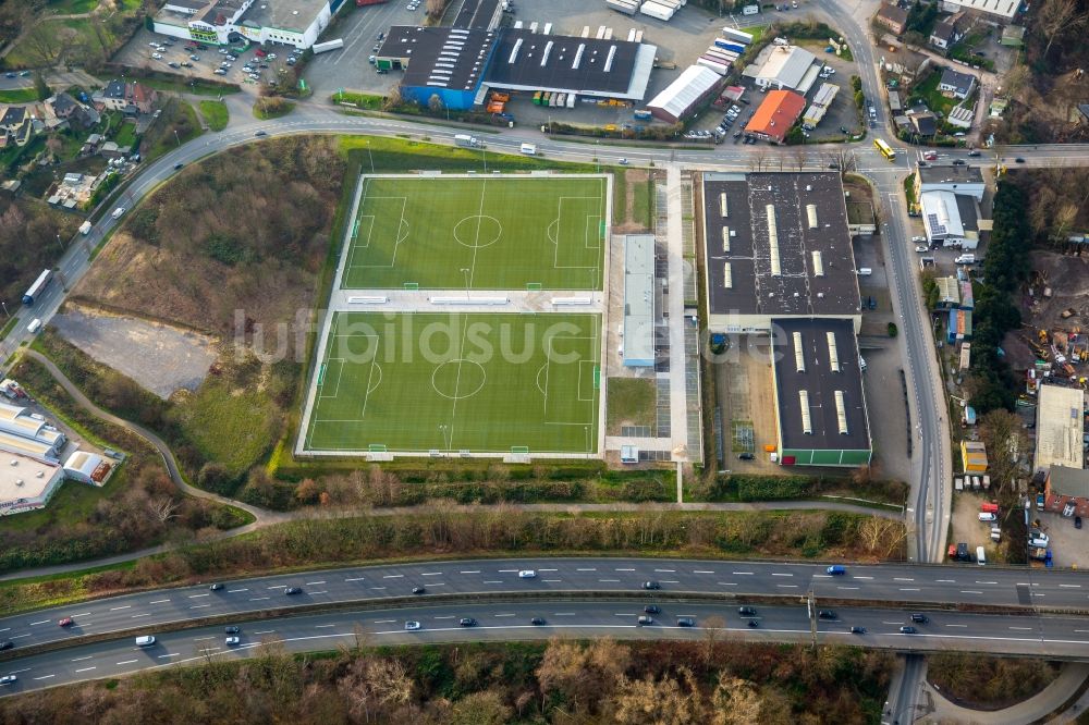 Mülheim an der Ruhr von oben - Ensemble der Sportplatzanlagen - Kunstrasensportanlage Heißen in Mülheim an der Ruhr im Bundesland Nordrhein-Westfalen