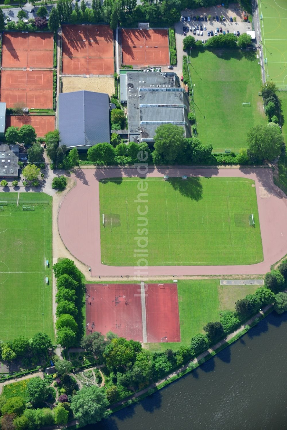 Luftaufnahme Lübeck - Ensemble der Sportplatzanlagen in Lübeck im Bundesland Schleswig-Holstein