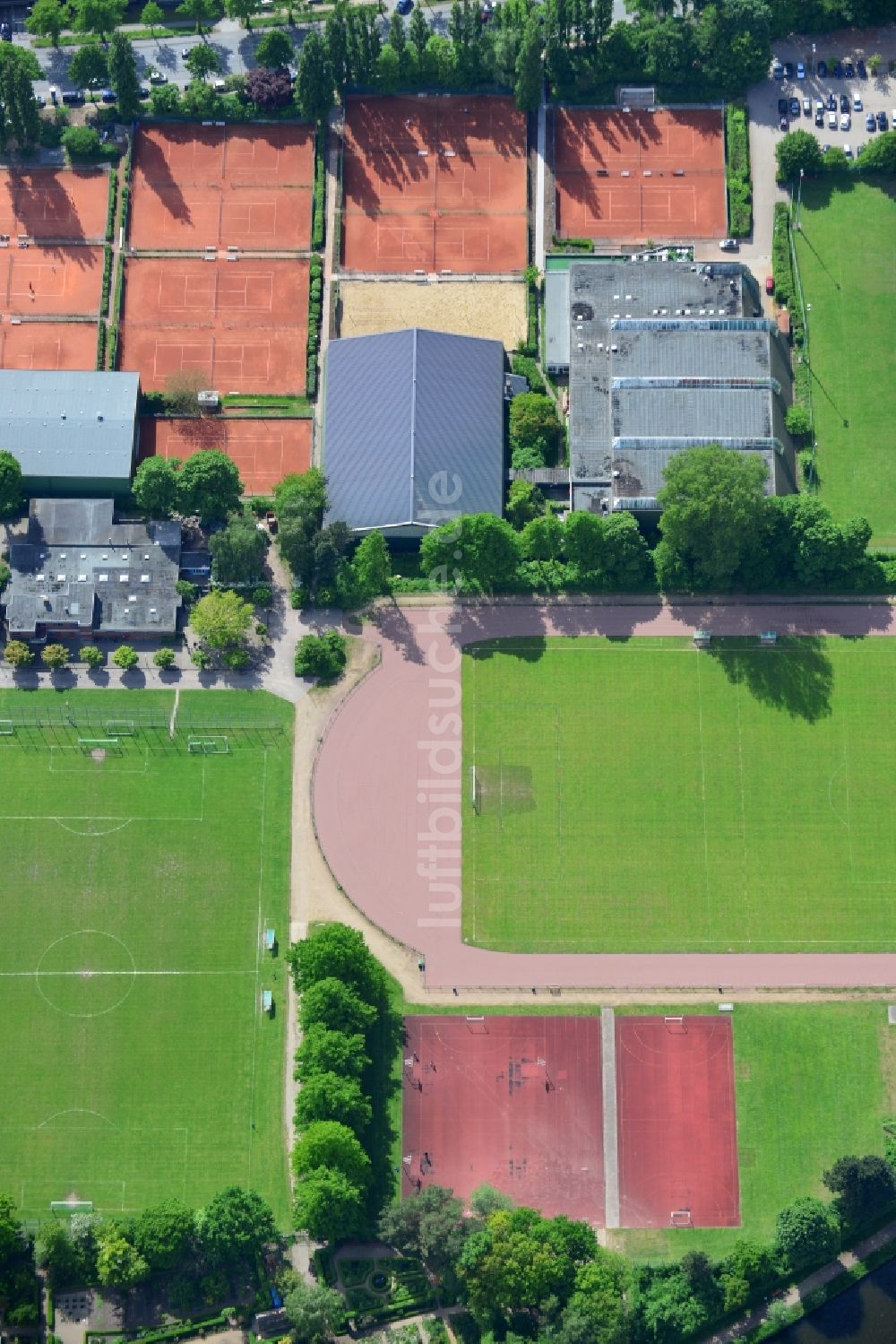 Lübeck aus der Vogelperspektive: Ensemble der Sportplatzanlagen in Lübeck im Bundesland Schleswig-Holstein