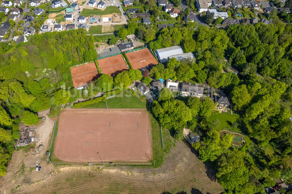 Hagen aus der Vogelperspektive: Ensemble der Sportplatzanlagen an der Lohestraße im Ortsteil Herbeck in Hagen im Bundesland Nordrhein-Westfalen, Deutschland