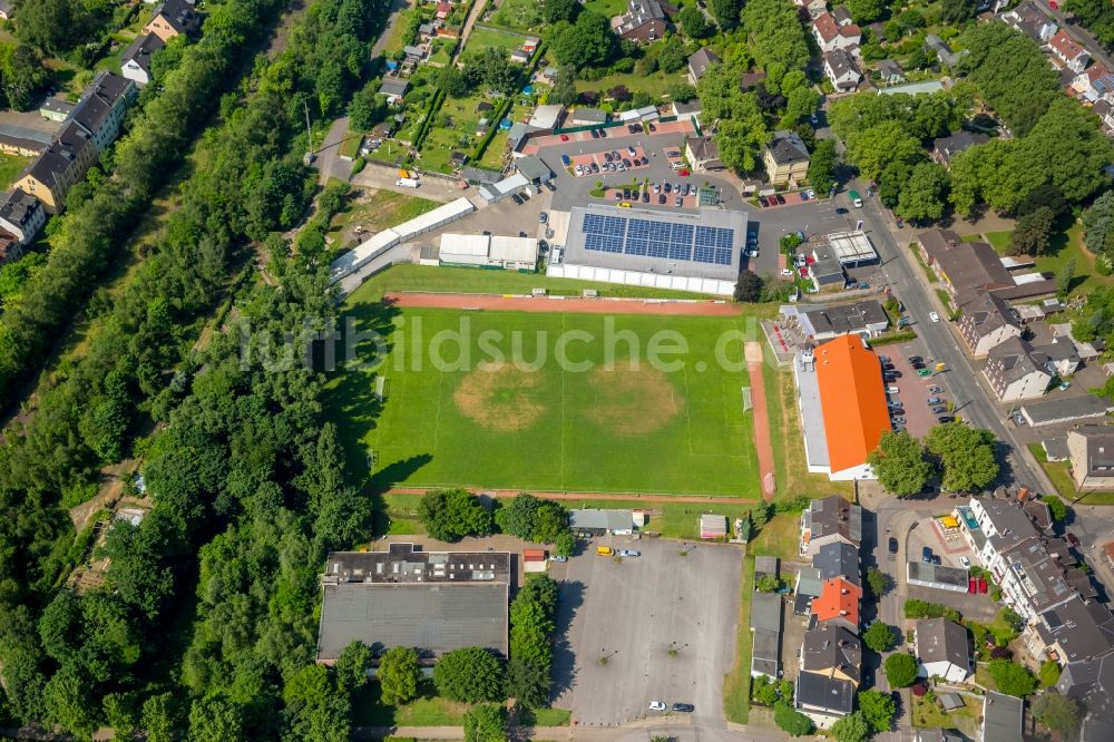 Wattenscheid von oben - Ensemble der Sportplatzanlagen an der Martin-Lang-Straße in Wattenscheid im Bundesland Nordrhein-Westfalen - NRW, Deutschland