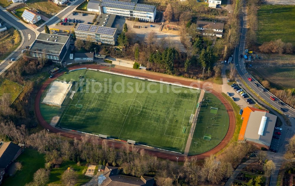 Luftbild Hattingen - Ensemble der Sportplatzanlagen der Nikolaus-Groß-Schule am Rüggenweg in Hattingen im Bundesland Nordrhein-Westfalen