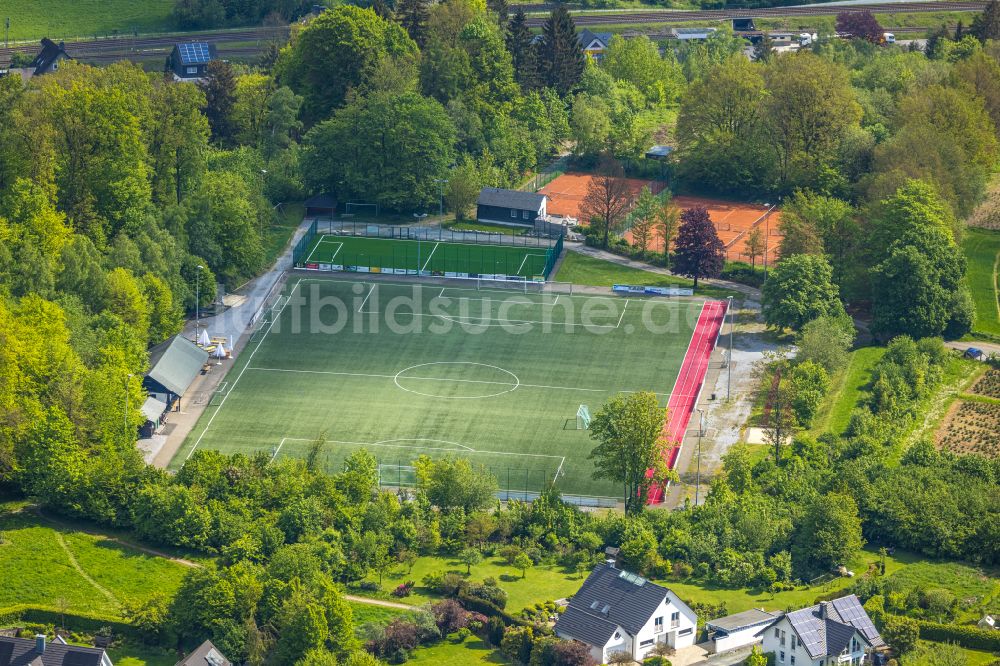 Ostwig aus der Vogelperspektive: Ensemble der Sportplatzanlagen in Ostwig im Bundesland Nordrhein-Westfalen, Deutschland