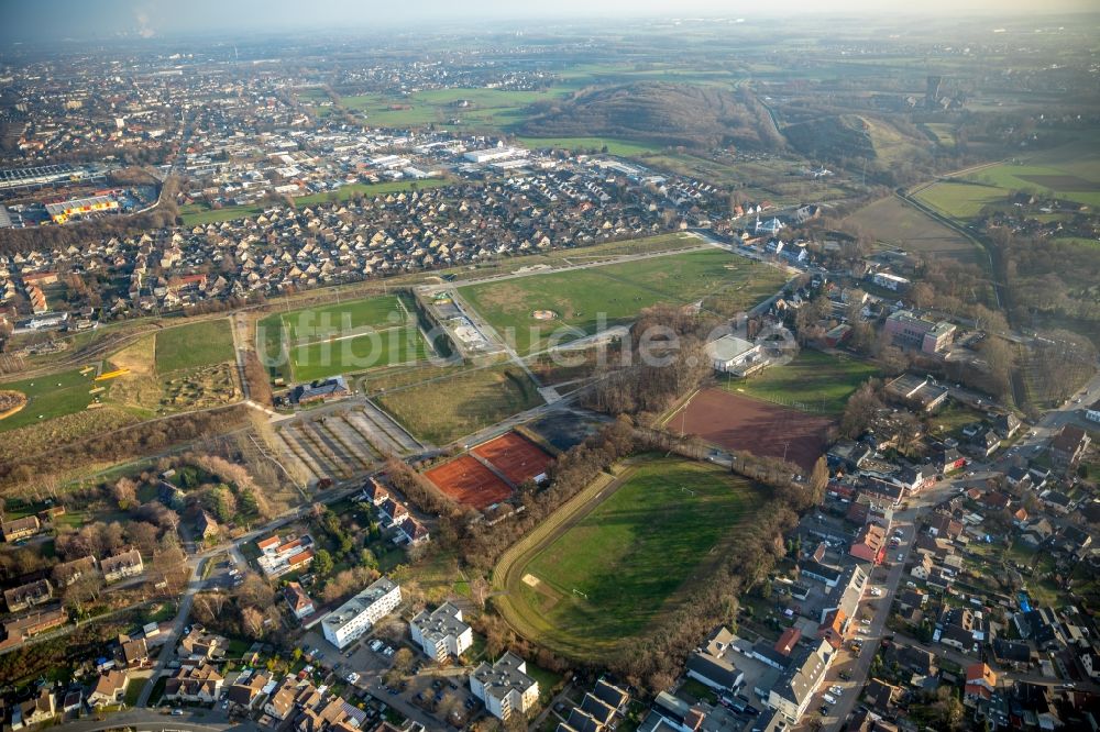 Luftbild Hamm - Ensemble der Sportplatzanlagen an der Schachtstraße am Lippepark Hamm - Schacht Franz in Hamm im Bundesland Nordrhein-Westfalen, Deutschland