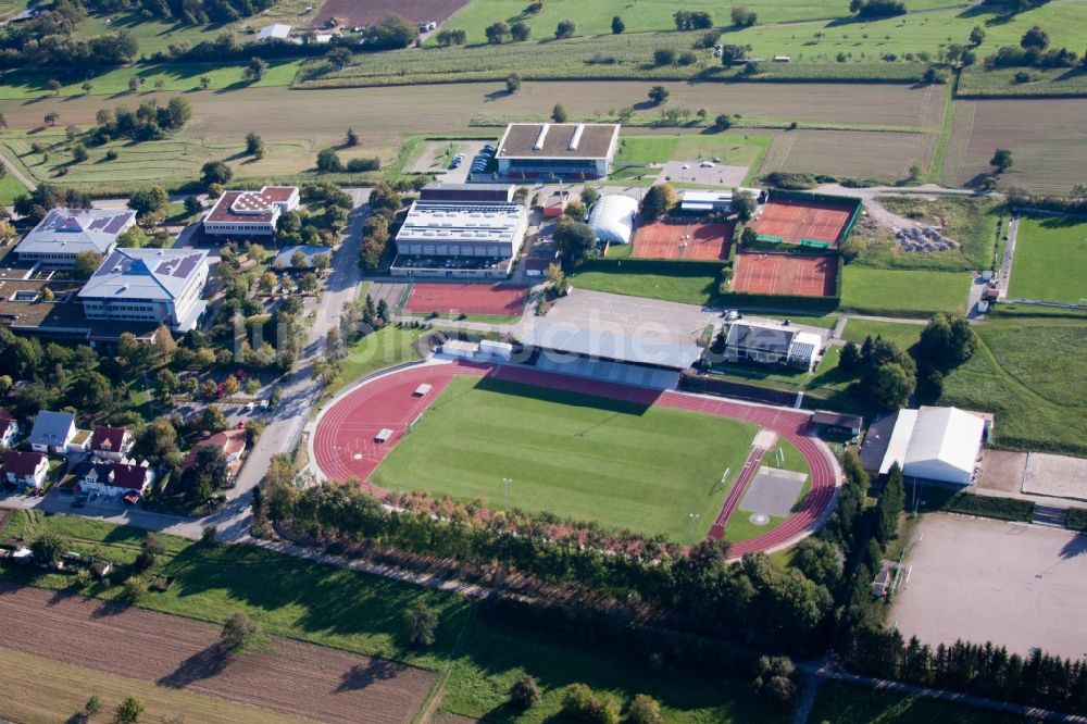 Luftaufnahme Karlsbad - Ensemble der Sportplatzanlagen an den Schulen in Karlsbad im Bundesland Baden-Württemberg