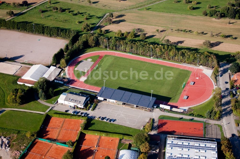 Luftaufnahme Karlsbad - Ensemble der Sportplatzanlagen an den Schulen in Karlsbad im Bundesland Baden-Württemberg