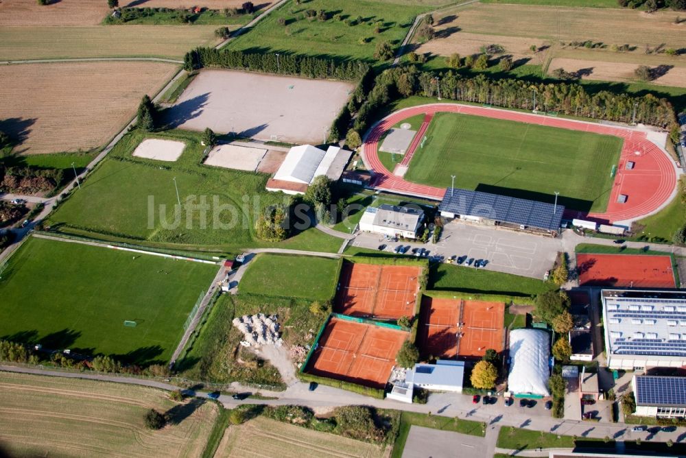 Karlsbad von oben - Ensemble der Sportplatzanlagen an den Schulen in Karlsbad im Bundesland Baden-Württemberg