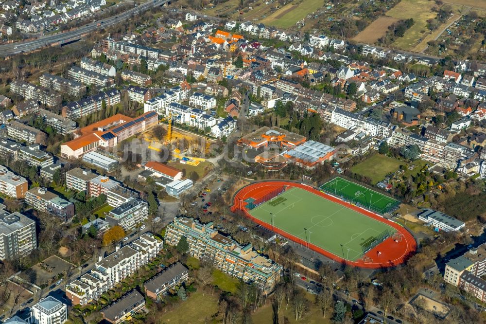 Düsseldorf aus der Vogelperspektive: Ensemble der Sportplatzanlagen des Sport Club Düsseldorf-West in Düsseldorf im Bundesland Nordrhein-Westfalen, Deutschland