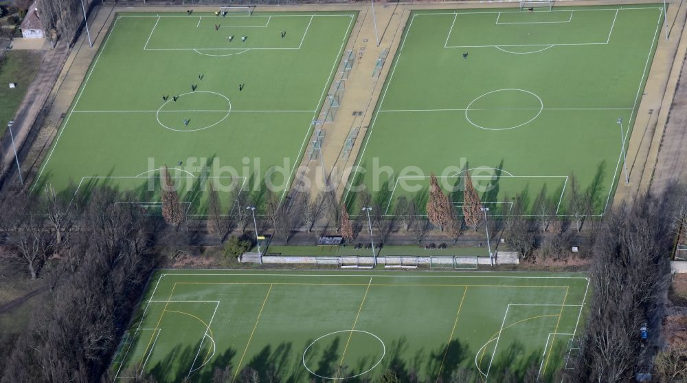 Berlin von oben - Ensemble der Sportplatzanlagen Sportanlage Volkspark Mariendorf in Berlin