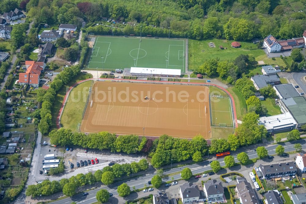 Velbert aus der Vogelperspektive: Ensemble der Sportplatzanlagen des Sportclub Velbert eV in Velbert im Bundesland Nordrhein-Westfalen, Deutschland