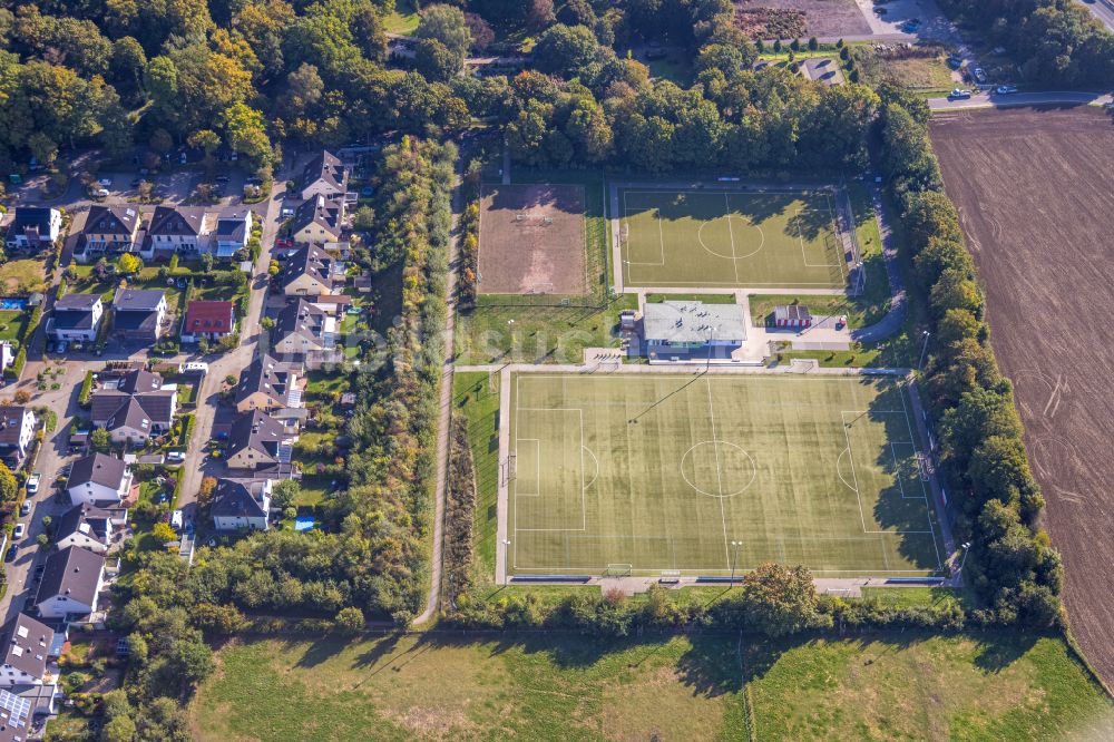 Unna aus der Vogelperspektive: Ensemble der Sportplatzanlagen Sportheim Unna Am Südfriedhof in Unna im Bundesland Nordrhein-Westfalen, Deutschland