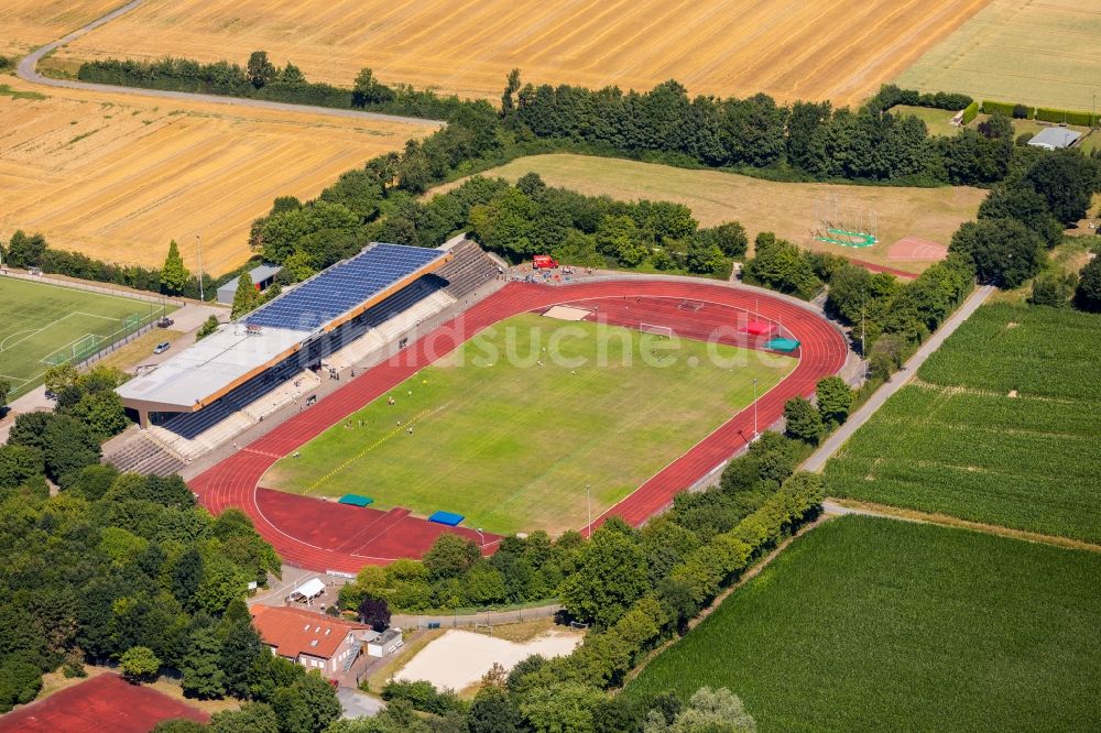 Luftaufnahme Ahlen - Ensemble der Sportplatzanlagen Sportpark Nord des HLZ in Ahlen im Bundesland Nordrhein-Westfalen, Deutschland