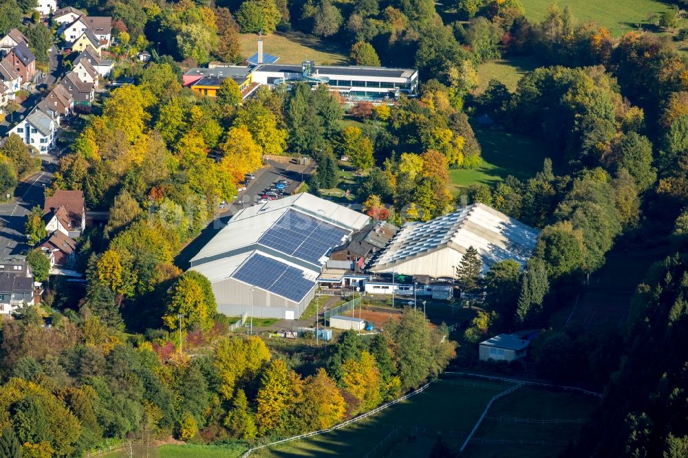 Netphen von oben - Ensemble der Sportplatzanlagen Sportpark Siegerland in Netphen im Bundesland Nordrhein-Westfalen