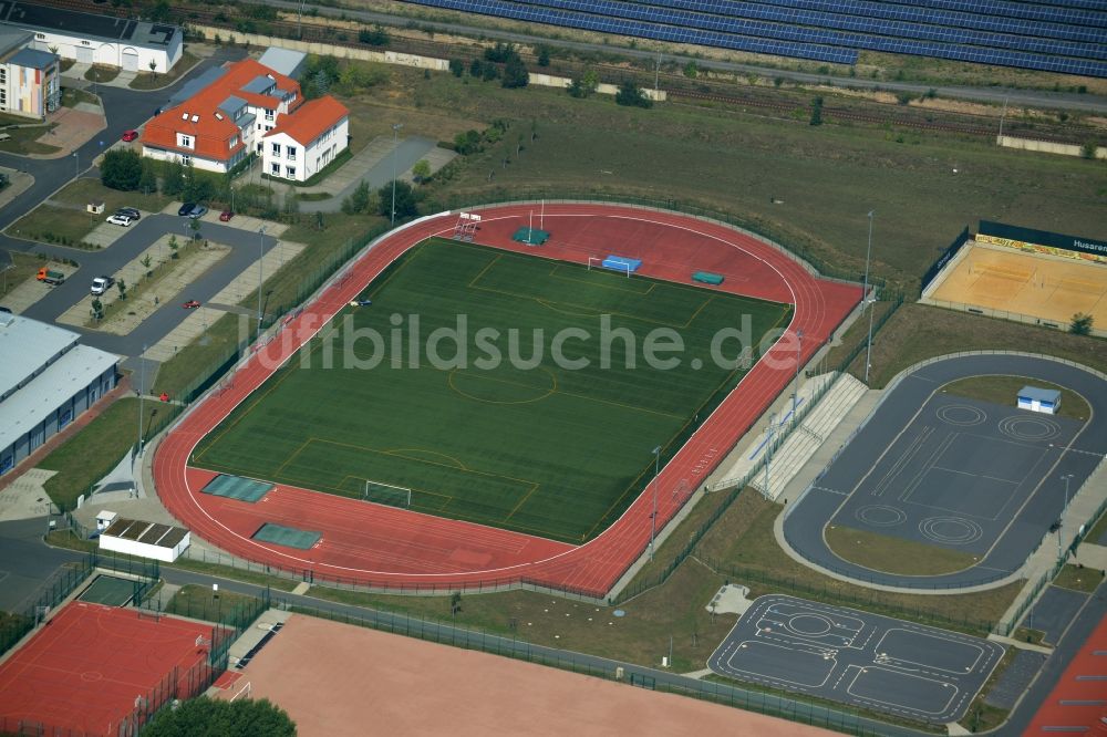 Großenhain aus der Vogelperspektive: Ensemble der Sportplatzanlagen des Sportparks im Bürgerzentrum Husarenviertel in Großenhain im Bundesland Sachsen