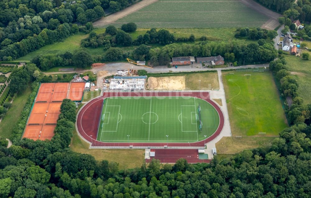 Kamp-Lintfort von oben - Ensemble der Sportplatzanlagen des Sports club Alemania Kamp e.V. an der Rheurdter Straße in Kamp-Lintfort im Bundesland Nordrhein-Westfalen, Deutschland