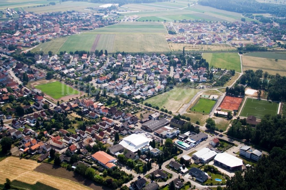 Rheinzabern aus der Vogelperspektive: Ensemble der Sportplatzanlagen Sportverein Olympia in Rheinzabern im Bundesland Rheinland-Pfalz, Deutschland