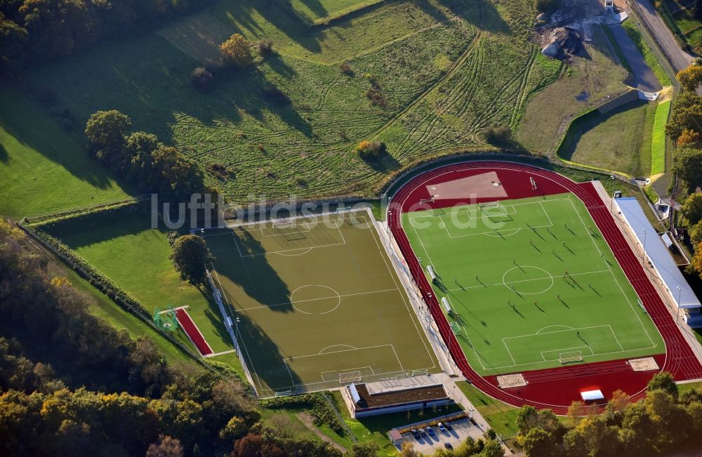 Luftaufnahme Hamburg - Ensemble der Sportplatzanlagen Stadion Sportverein Lurup-Hamburg von 1923 e.V. am Vorhornweg im Ortsteil Altona in Hamburg, Deutschland