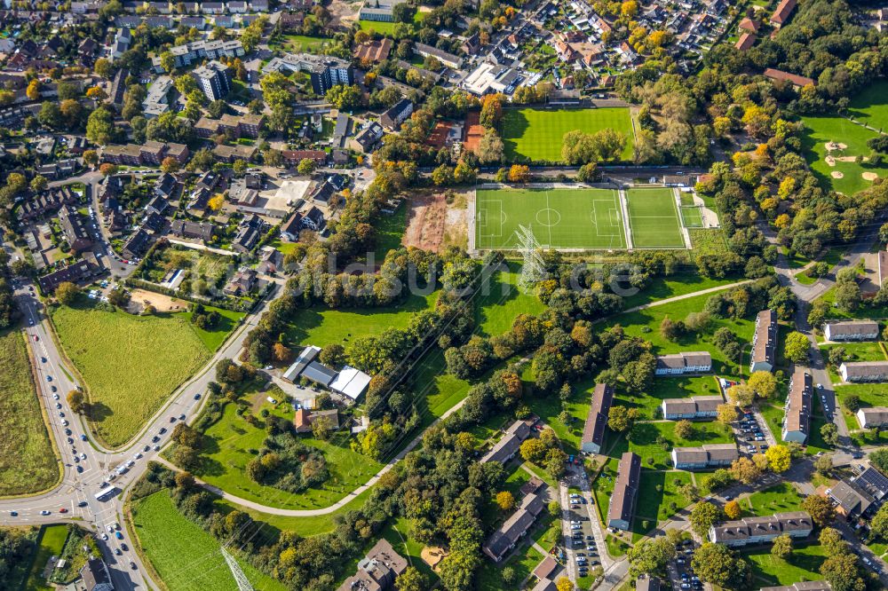 Luftbild Dinslaken - Ensemble der Sportplatzanlagen an der Straße Zum Fischerbusch in Dinslaken im Bundesland Nordrhein-Westfalen, Deutschland