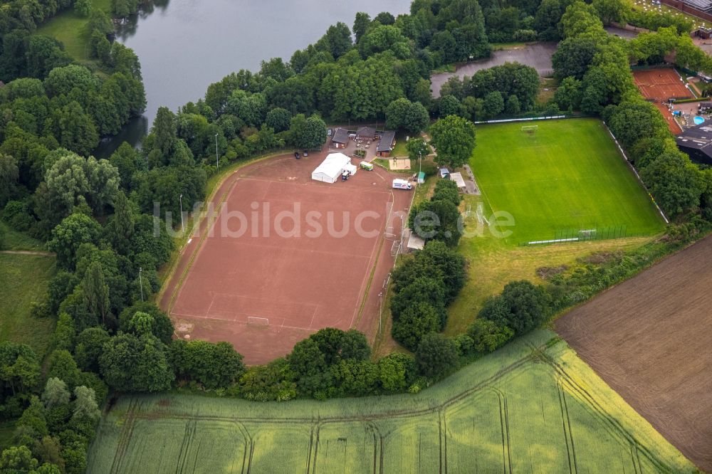 Dorsten aus der Vogelperspektive: Ensemble der Sportplatzanlagen SuS Grün Weiß Barkenberg in Dorsten im Bundesland Nordrhein-Westfalen, Deutschland