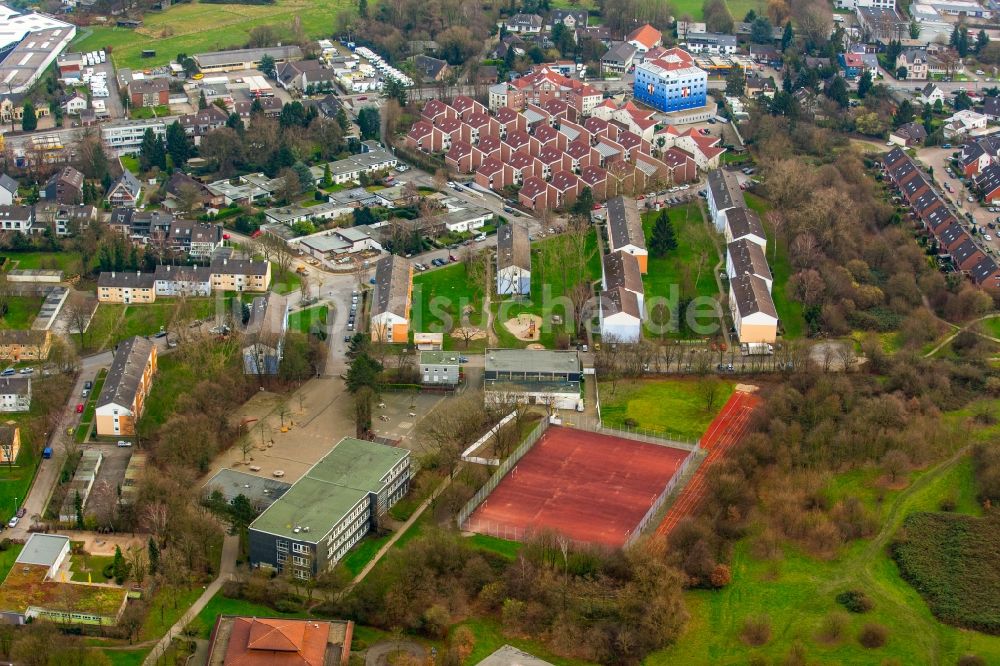 Luftaufnahme Mülheim an der Ruhr - Ensemble der Sportplatzanlagen -Tennisplatzanlage an der Ernst-Tommes-Straße in Mülheim an der Ruhr im Bundesland Nordrhein-Westfalen