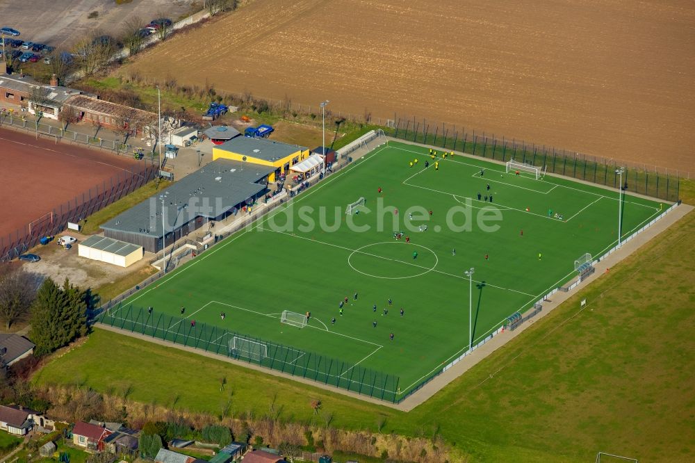 Kamp-Lintfort von oben - Ensemble der Sportplatzanlagen mit Trainingsmannschaft des TuS Fichte Lintfort 1914 e.V. an der Franzstraße in Kamp-Lintfort im Bundesland Nordrhein-Westfalen