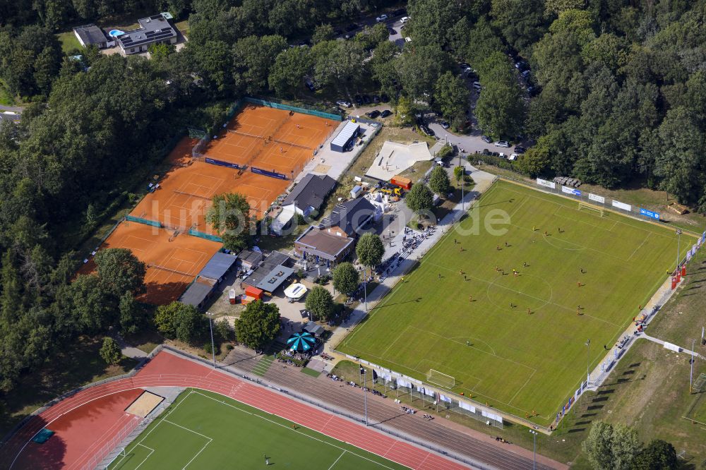 Brüggen von oben - Ensemble der Sportplatzanlagen Tura Brüggen 1923 e.V. in Brüggen im Bundesland Nordrhein-Westfalen, Deutschland