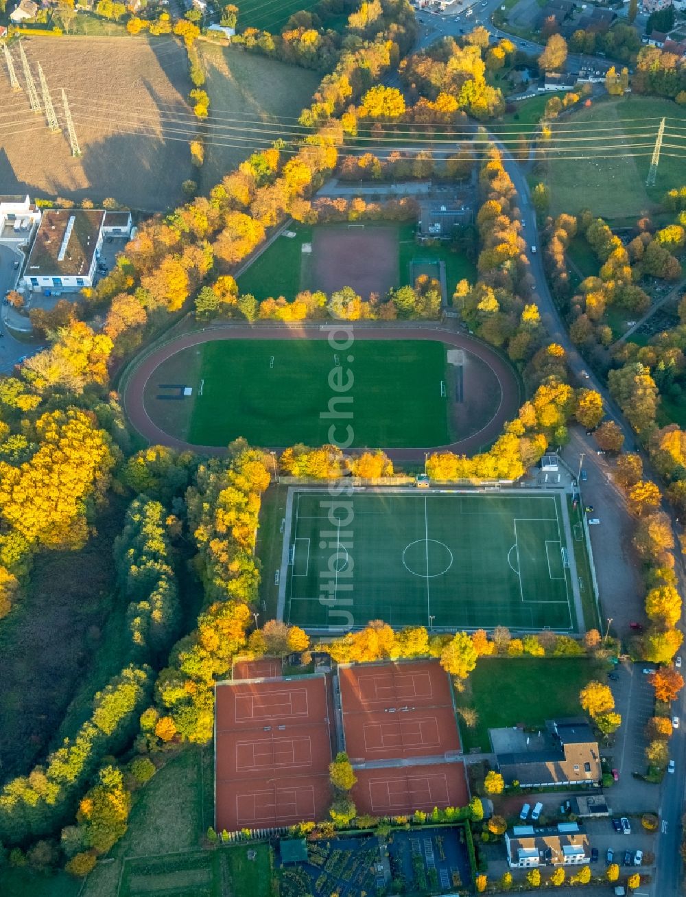 Herdecke von oben - Ensemble der Sportplatzanlagen vom Turn- u. Sportverein Ende e.V. in Herdecke im Bundesland Nordrhein-Westfalen