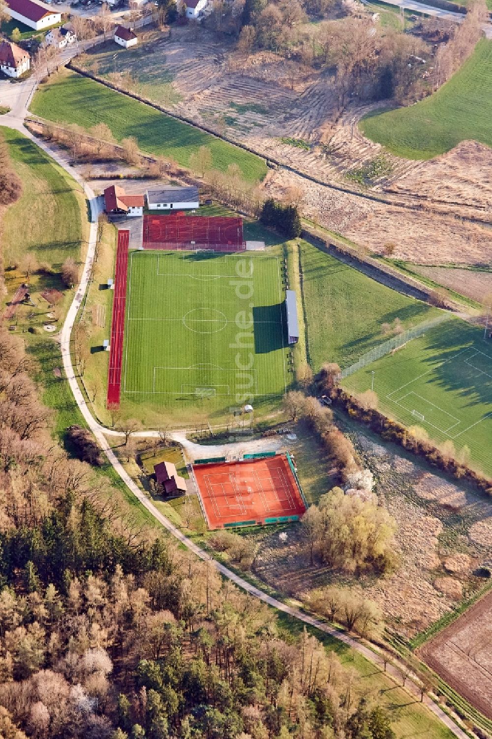 Luftaufnahme Unterneuhausen - Ensemble der Sportplatzanlagen in Unterneuhausen im Bundesland Bayern, Deutschland