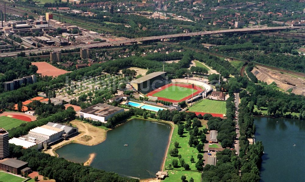 Duisburg aus der Vogelperspektive: Ensemble der Sportplatzanlagen am Wedaustadion an der Sporthochschule in Duisburg im Bundesland Nordrhein-Westfalen