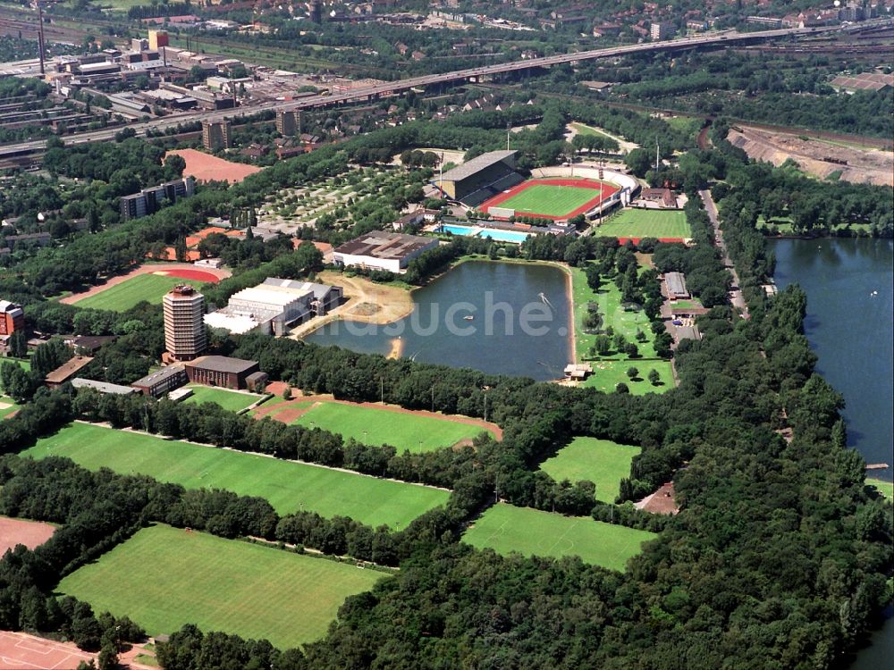 Luftbild Duisburg - Ensemble der Sportplatzanlagen am Wedaustadion an der Sporthochschule in Duisburg im Bundesland Nordrhein-Westfalen