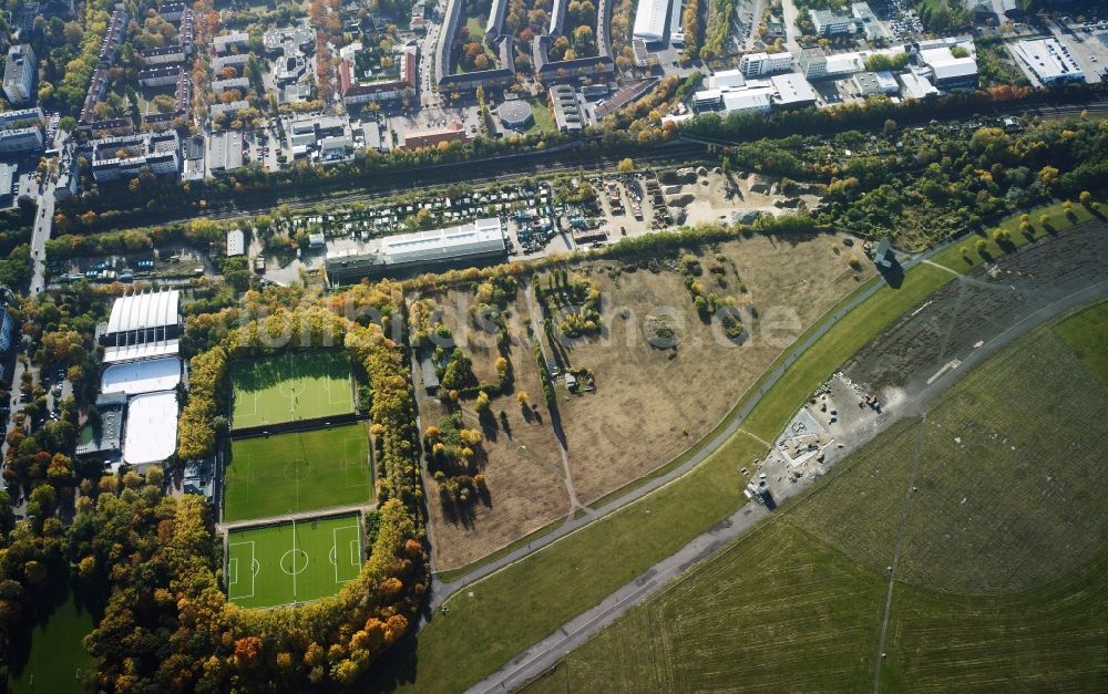 Luftbild Berlin - Ensemble der Sportplatzanlagen Werner-Seelenbinder-Sportpark in Berlin