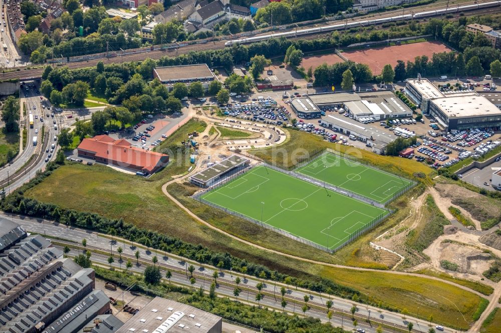 Luftaufnahme Essen - Ensemble der Sportplatzanlagen zwischen Haedenkampstraße und Berthold-Beitz-Boulevard in Essen im Bundesland Nordrhein-Westfalen - NRW, Deutschland