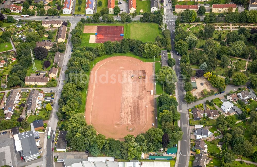 Luftaufnahme Schwelm - Ensemble der Sportplatzanlagen zwischen Jesinghauser Straße - Steinwegstraße - Am Ochsenkamp in Schwelm im Bundesland Nordrhein-Westfalen - NRW, Deutschland