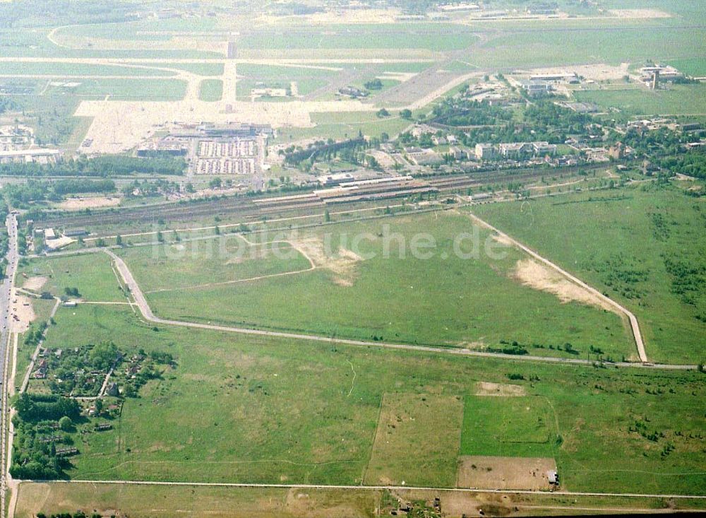 Luftaufnahme Schönefeld / BRB - Entwicklungs- und Planungsgebiet des Delta-Parks in Schönefeld bei Berlin - ein Projekt der HVB Projekt GmbH München.