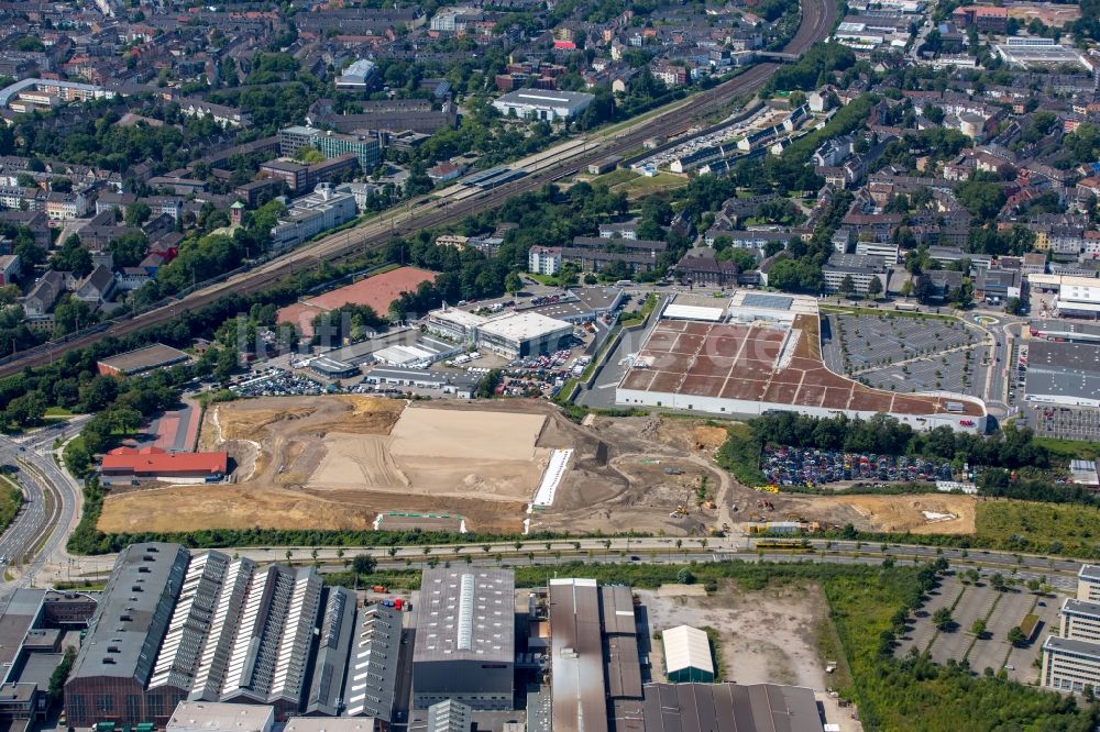 Essen aus der Vogelperspektive: Entwicklungsgebiet und Bauland- Brache am Berthold-Beitz-Boulevard in Essen im Bundesland Nordrhein-Westfalen