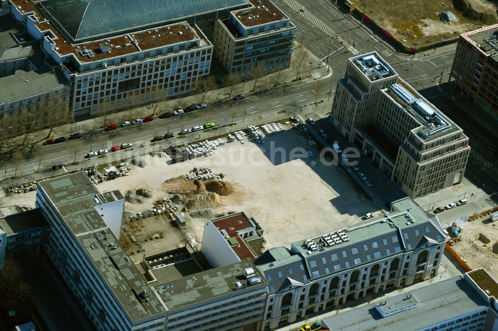 Berlin von oben - Entwicklungsgebiet und Bauland- Brache Breite Straße Ecke Scharrenstraße im Ortsteil Mitte in Berlin, Deutschland