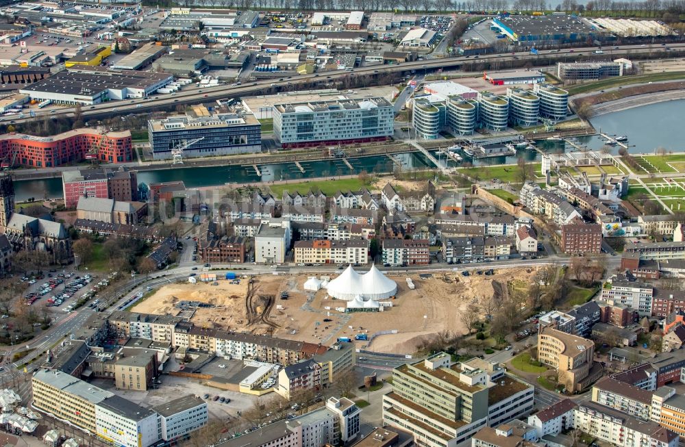 Duisburg aus der Vogelperspektive: Entwicklungsgebiet und Bauland- Brache entlang der Oberstraße - Poststraße und Gutenbergstraße im Ortsteil Altstadt in Duisburg im Bundesland Nordrhein-Westfalen