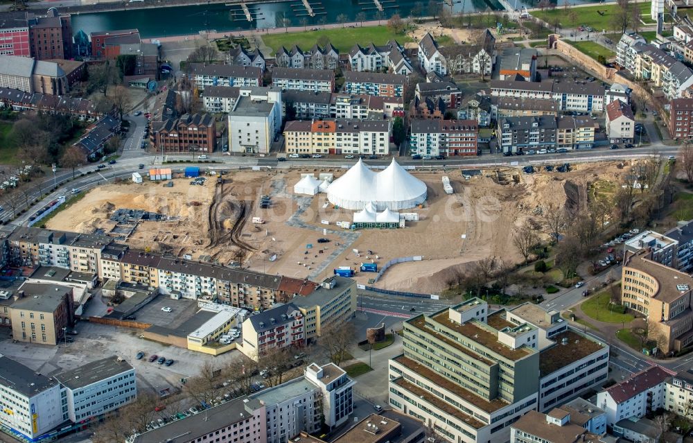 Duisburg von oben - Entwicklungsgebiet und Bauland- Brache entlang der Oberstraße - Poststraße und Gutenbergstraße im Ortsteil Altstadt in Duisburg im Bundesland Nordrhein-Westfalen